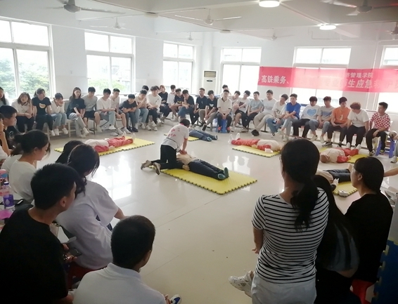 淮南市红十字会为淮职首届高铁旅游专业毕业生进行应急救护培训10