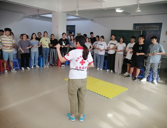 淮南市红十字会为淮职首届高铁旅游专业毕业生进行应急救护培训11