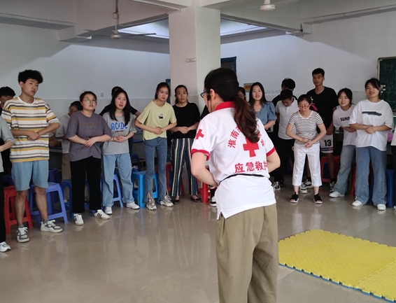 淮南市红十字会为淮职首届高铁旅游专业毕业生进行应急救护培训6
