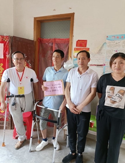 淮南市红十字会“好人”朱士兵志愿服务队端午慰问孤残5