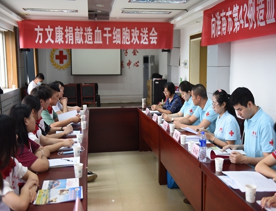 淮南市红十字会欢送第42例造血干细胞捐献者方文康赴捐2