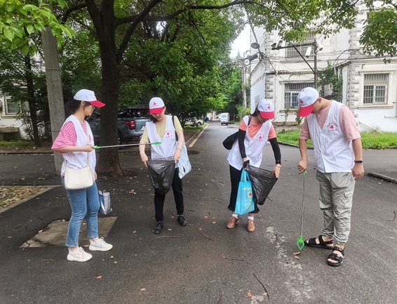 淮南市红十字会协助包保社区开展创城志愿活动4