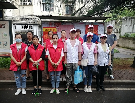 淮南市红十字会协助包保社区开展创城志愿活动5