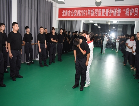 淮南市红十字会连续三年为特殊岗位辅警进行救护培训1