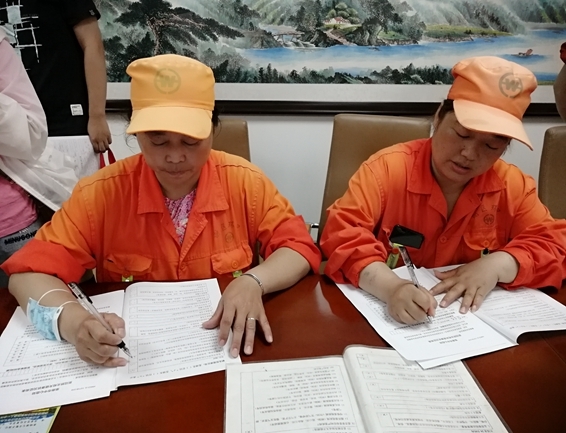 淮南市红十字志愿者在谢集区开展献血和采样服务5