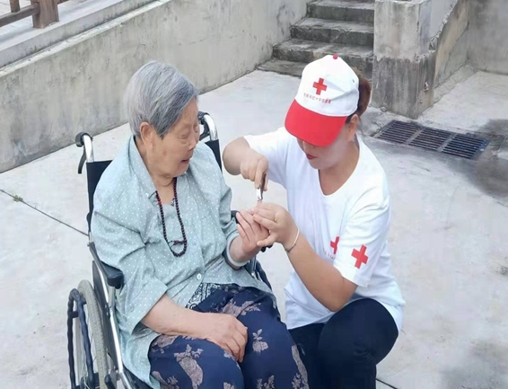 淮南市红十字志愿者葛永7年倾情为生命接力18