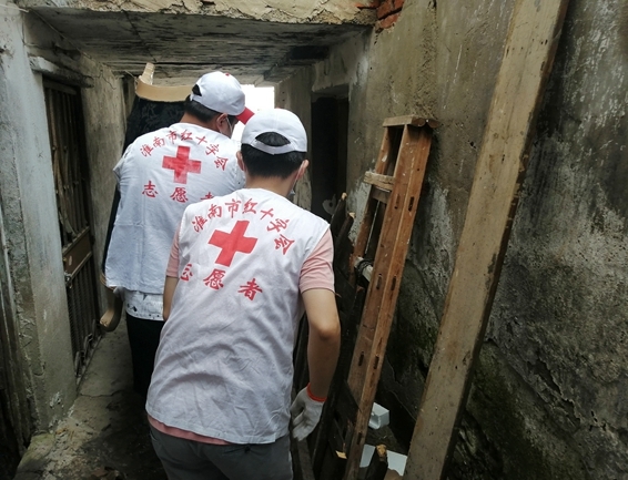 洪灾无情志愿者有爱13