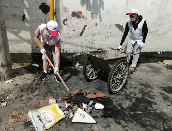 洪灾无情志愿者有爱14