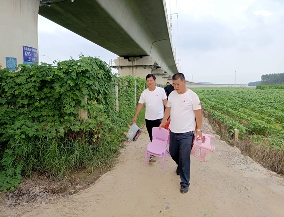 你奉献奋不顾身 我帮你毫不迟疑30