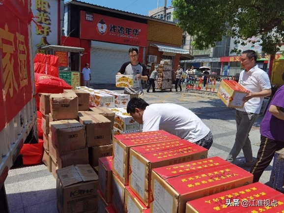 淮南爱心企业再为河南灾区送爱心3