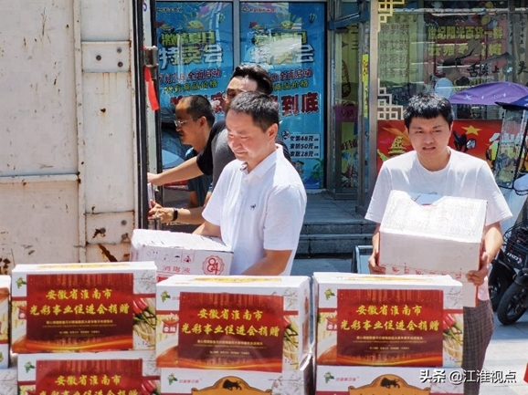 淮南爱心企业再为河南灾区送爱心4