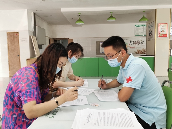 从酷暑到立秋淮南市红十字志愿者献血采样服务不停歇10
