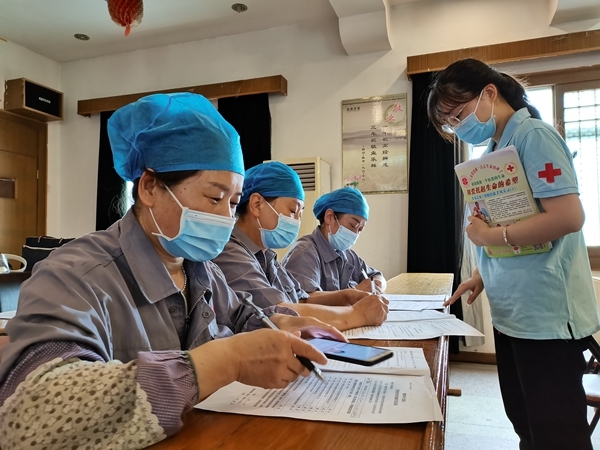 从酷暑到立秋淮南市红十字志愿者献血采样服务不停歇4