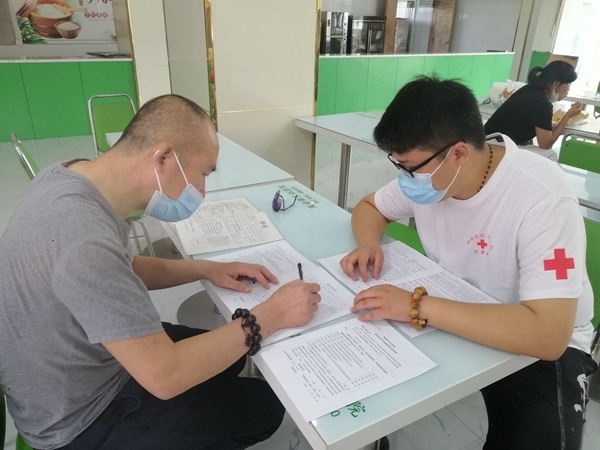 从酷暑到立秋淮南市红十字志愿者献血采样服务不停歇9