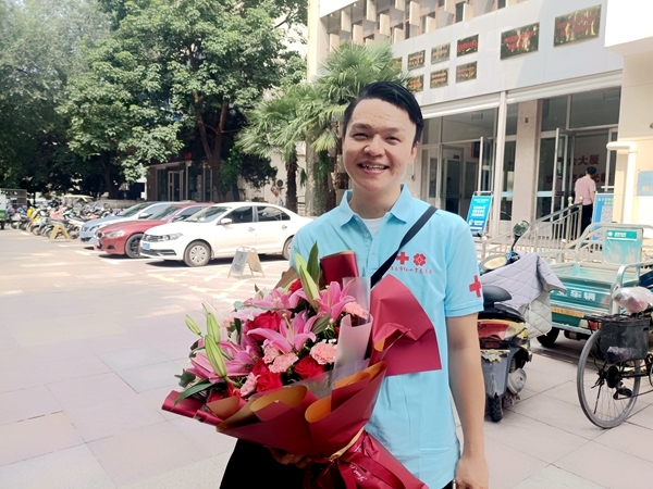 淮南市红十字欢送第43例造血干细胞捐献者王胜12