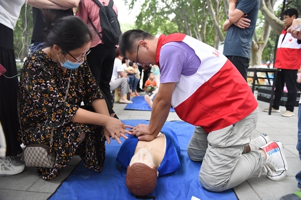 人人学急救 人人可当急救英雄10