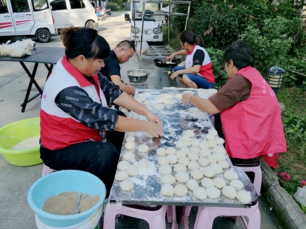 500个糖饼甜透环卫工的心2