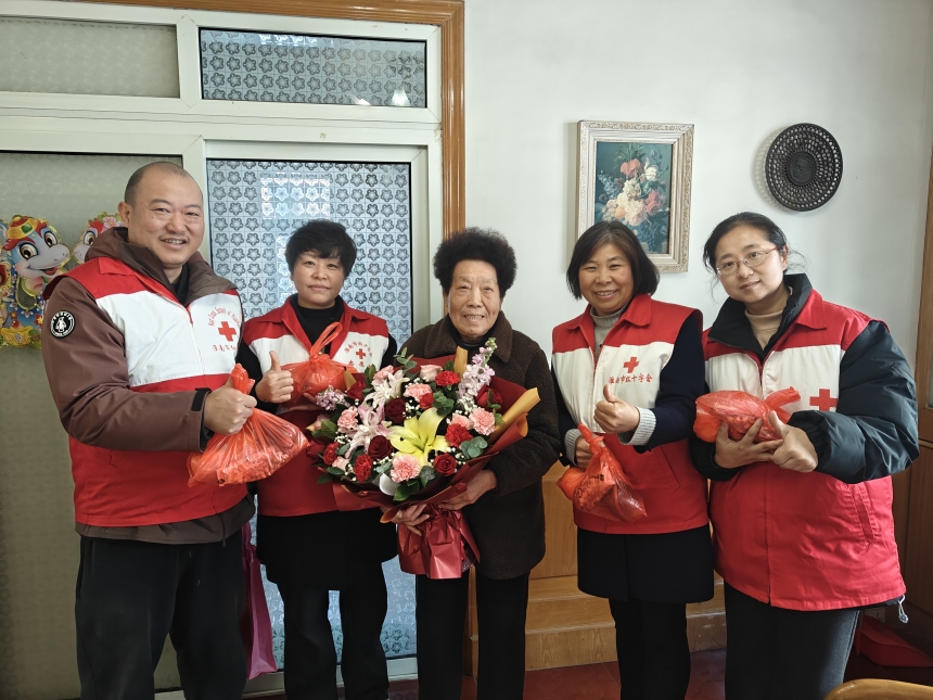 市红十字会慰问遗体器官捐献志愿者和捐献者家属