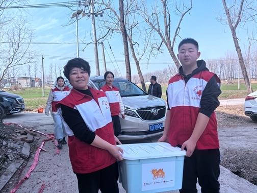 淮南市红十字会披星戴月送温暖