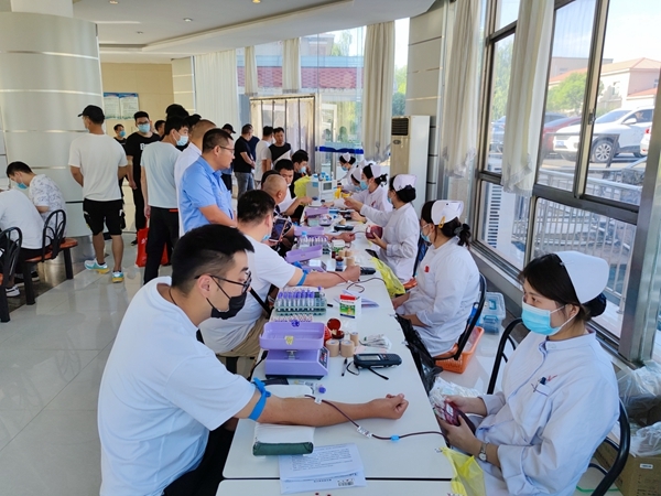 捐热血储备爱献份礼 淮南踊跃献血迎国庆11