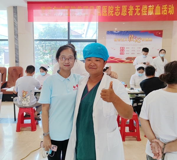 捐热血储备爱献份礼 淮南踊跃献血迎国庆8