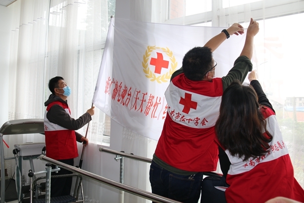 淮南广电“帮忙”志愿者帮到孤寡老人心坎上1