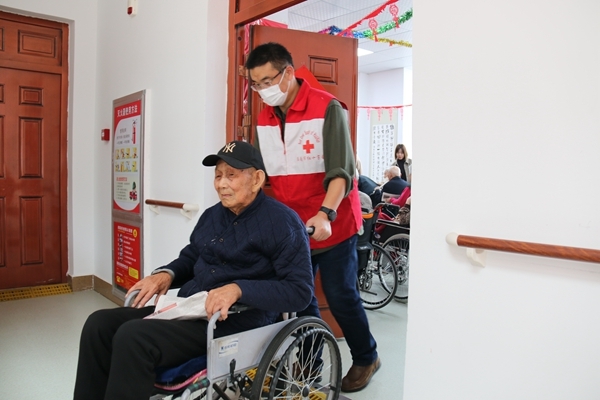 淮南广电“帮忙”志愿者帮到孤寡老人心坎上2