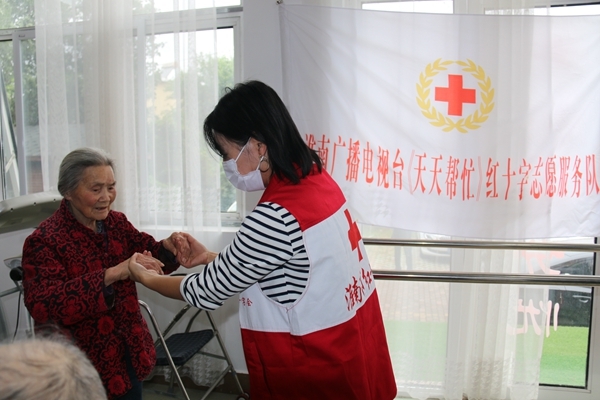 淮南广电“帮忙”志愿者帮到孤寡老人心坎上6