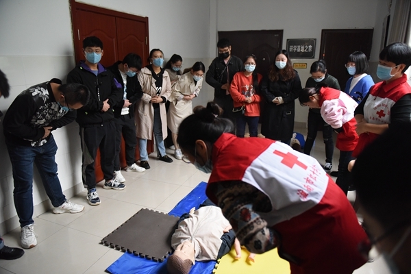 淮南市2020年度新录用公务员接受应急救护培训10