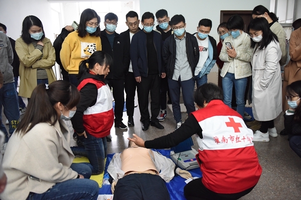 淮南市2020年度新录用公务员接受应急救护培训11