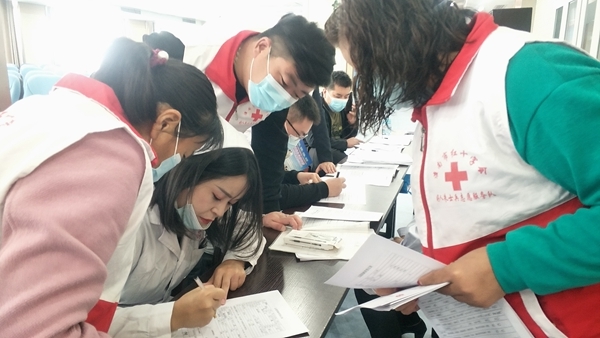 一帮好人点亮这里的生命火种10