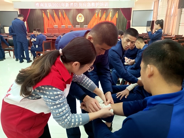 淮南市红十字会为消防新员培训应急救护13