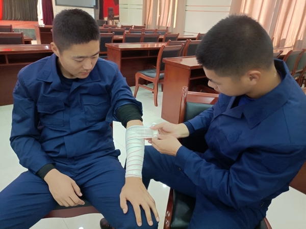 淮南市红十字会为消防新员培训应急救护14