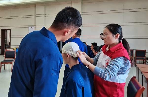淮南市红十字会为消防新员培训应急救护7