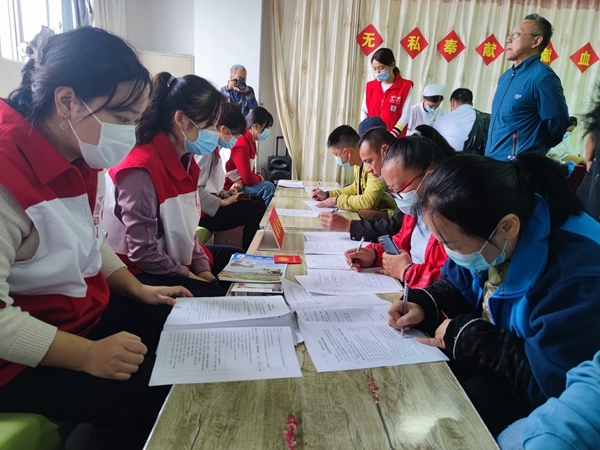 淮南市红十字会持续开展献血采样3