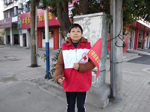 淮南市红十字志愿者积极主动助力创城10