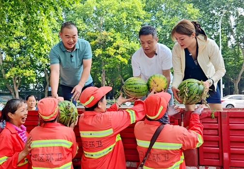 “三餐五味”好友联手持续献爱心